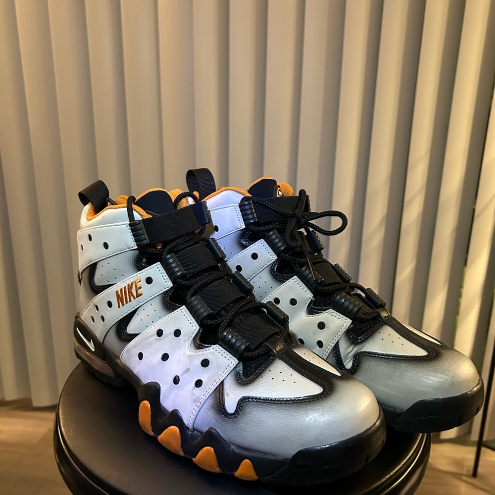 Nike Men's Black, Gray, and Orange Sneakers